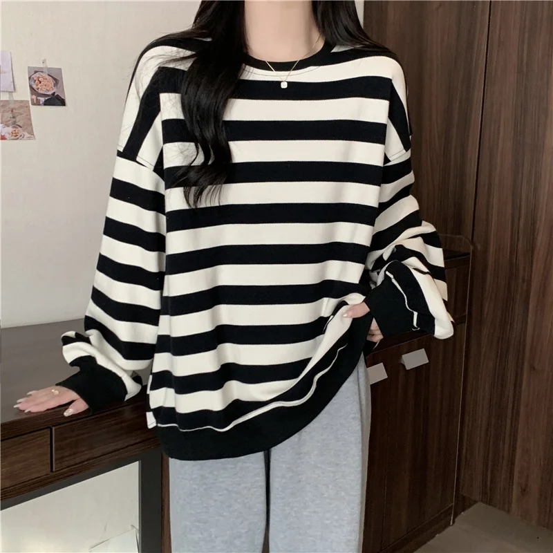 Retro Striped Crew Neck Sweatshirt - Image 2